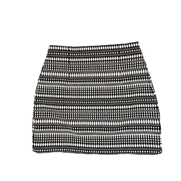 Zara Dresses & Skirts - ZARA Mini Skirt Size Small